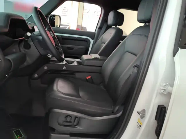 Land Rover Defender — Фото автомобиля 14