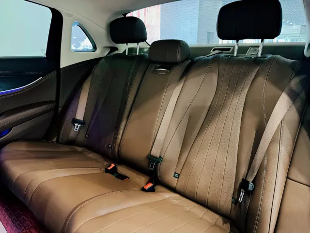 Mercedes-Benz E-Class — Фото автомобиля 18