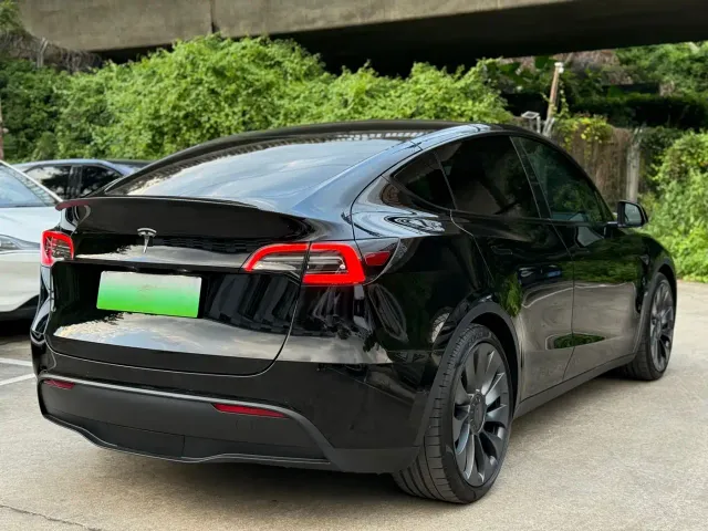 Tesla Model Y — Фото автомобиля 6
