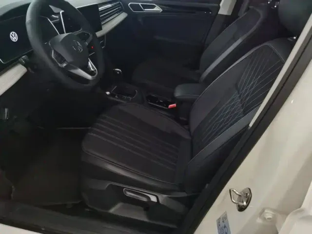 Volkswagen Tiguan L — Фото автомобиля 14