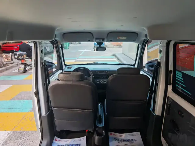 Wuling Zhiguang NEV — Фото автомобиля 6