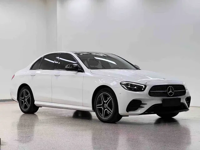 Mercedes-Benz E-Class — Фото автомобиля 3