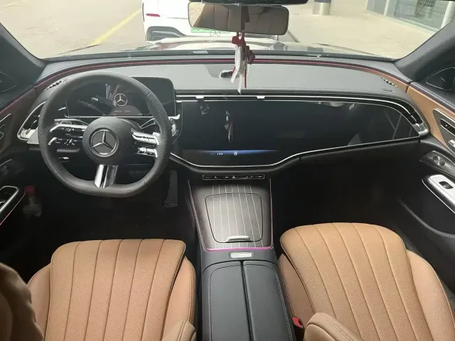 Mercedes-Benz E-Class — Фото автомобиля 4