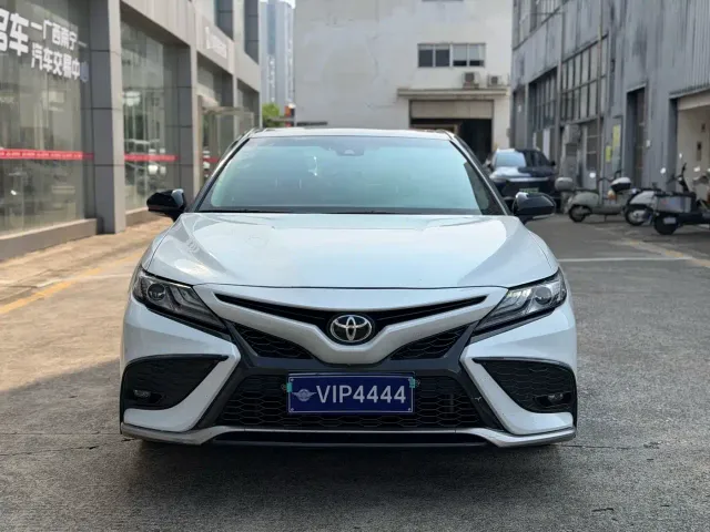 Toyota Camry — Фото автомобиля 2