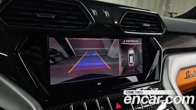 Lamborghini Urus — Фото автомобиля 10