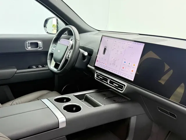 Li Auto L8 — Фото автомобиля 15