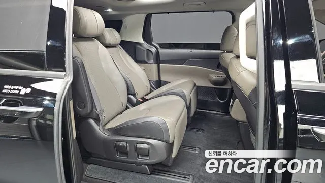 Kia Carnival Generation 4 — Фото автомобиля 17