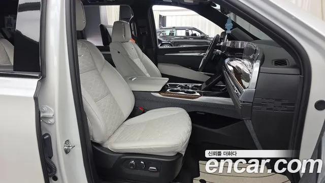 Cadillac Escalade Generation 5 — Фото автомобиля 11