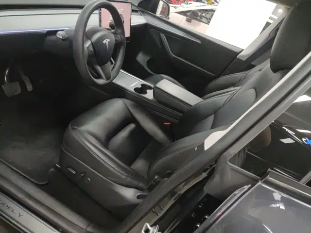 Tesla Model Y — Фото автомобиля 14