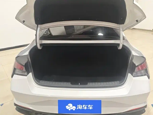 Hyundai Elantra — Фото автомобиля 4