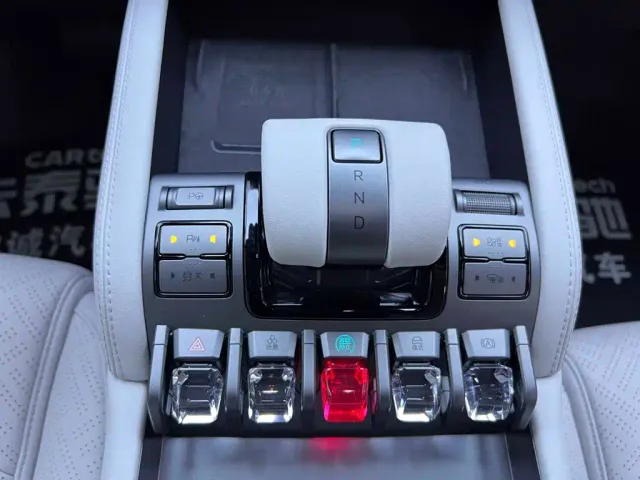 Fang Cheng Bao Titanium 3 2025 501KM AWD Smart Drive Ultra Edition — Фото автомобиля 23