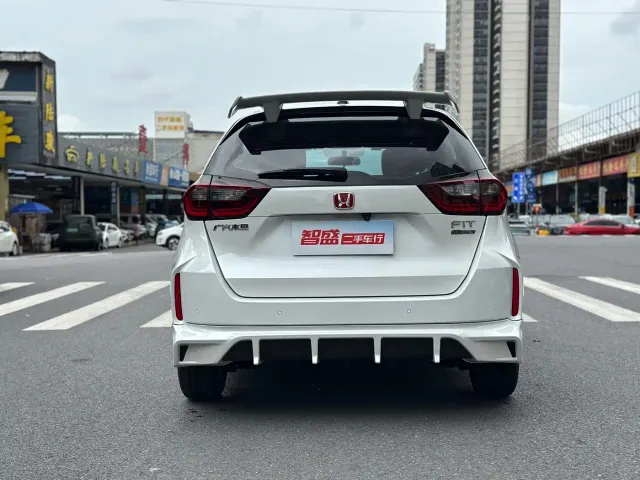 Honda Fit — Фото автомобиля 4