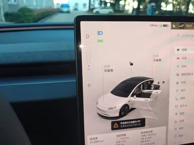 Tesla Model 3 — Фото автомобиля 13