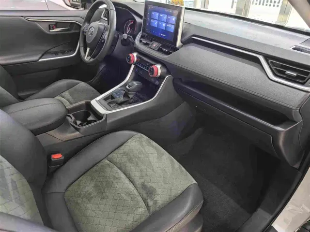 Toyota RAV4 — Фото автомобиля 21