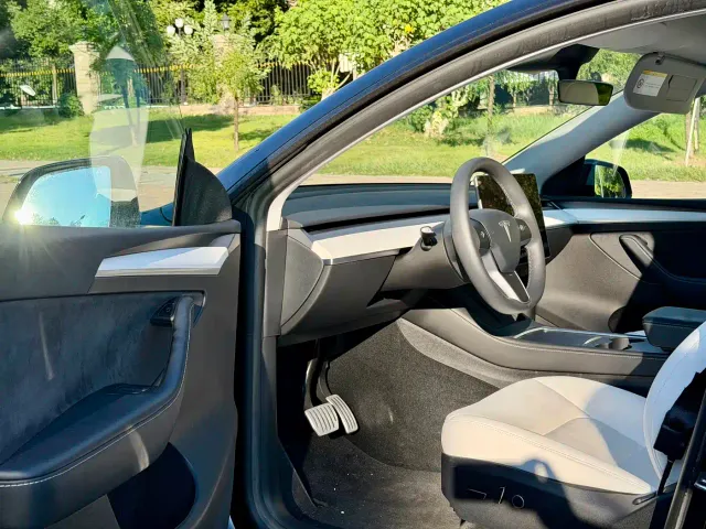 Tesla Model Y — Фото автомобиля 6