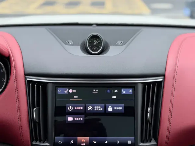 Maserati Levante — Фото автомобиля 12