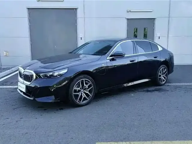 Фотография автомобиля — BMW i5