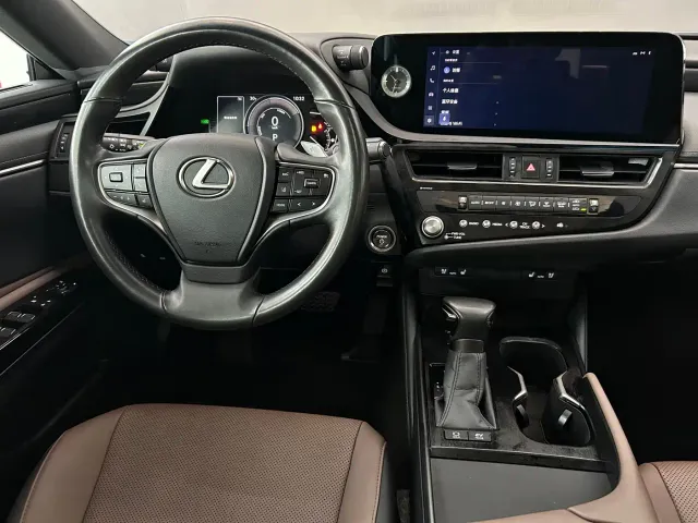 Lexus ES — Фото автомобиля 14