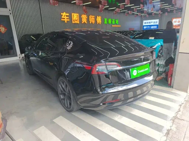 Tesla Model 3 — Фото автомобиля 4