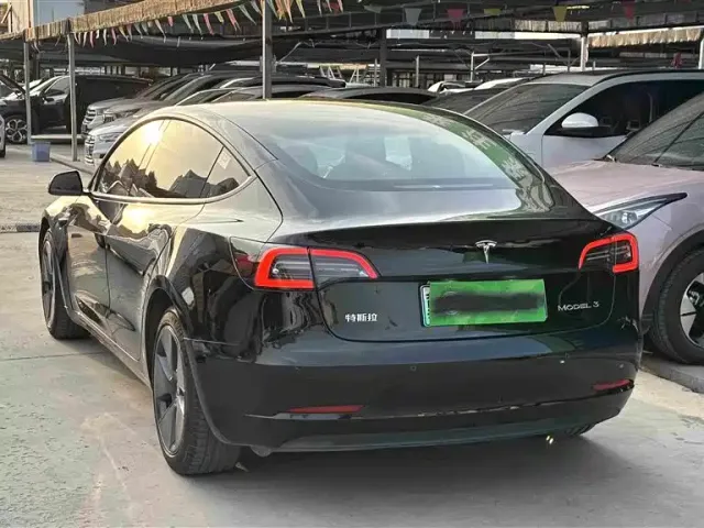 Tesla Model 3 — Фото автомобиля 2