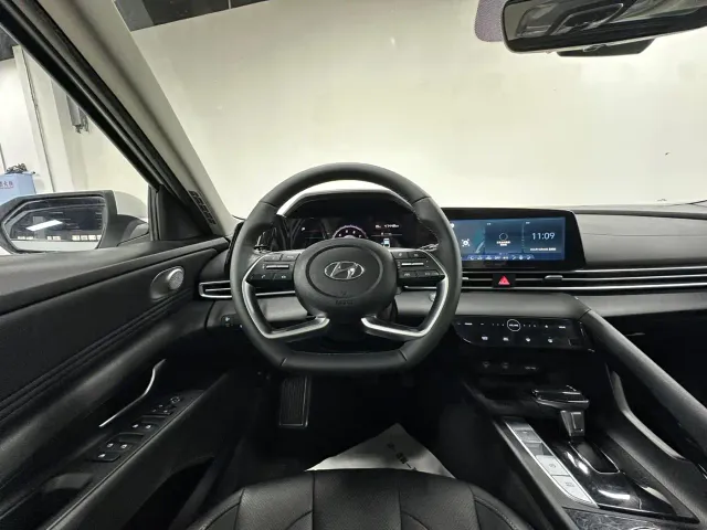 Hyundai Elantra — Фото автомобиля 11