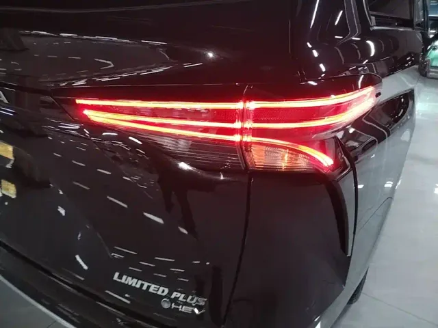 Toyota Sienna — Фото автомобиля 7