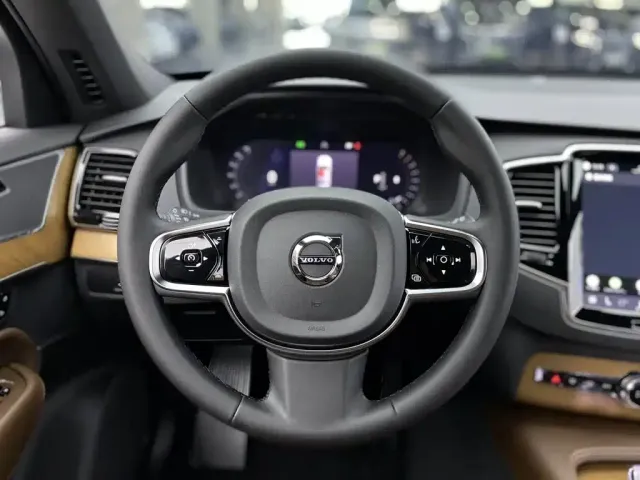 Volvo XC90 — Фото автомобиля 15