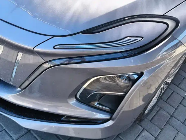Hongqi E-QM5 — Фото автомобиля 5