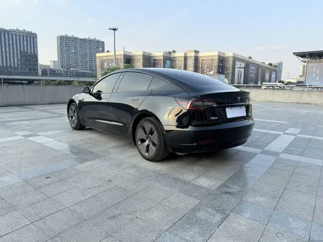 Tesla Model 3 — Фото автомобиля 7
