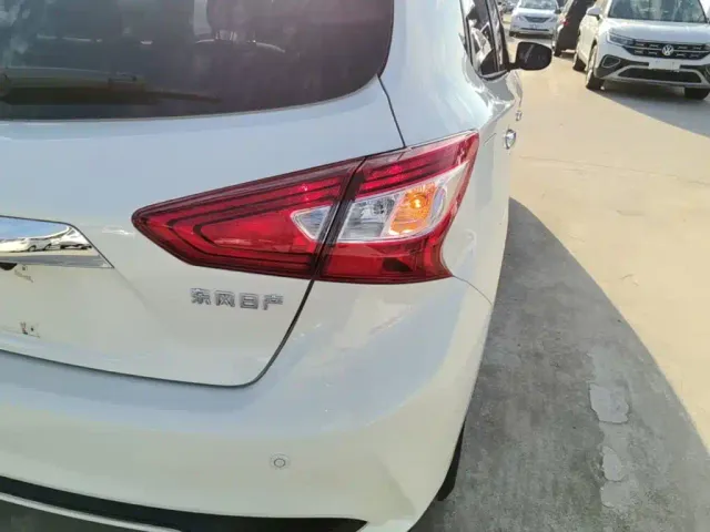 Nissan Tiida — Фото автомобиля 7