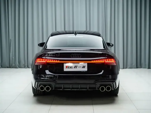 Audi A7L — Фото автомобиля 11