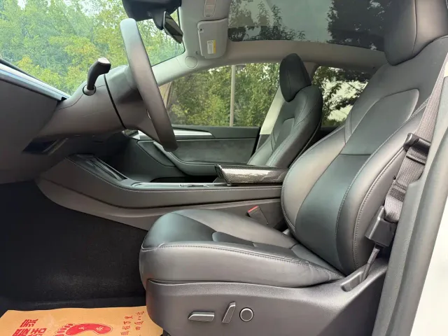 Tesla Model Y — Фото автомобиля 9