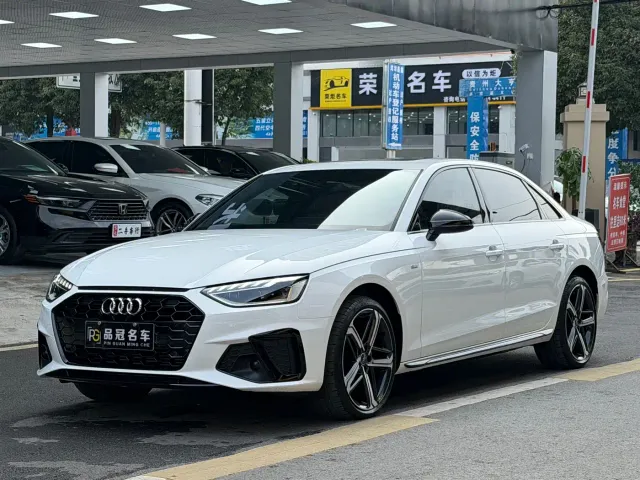 Фотография автомобиля — Audi A4L