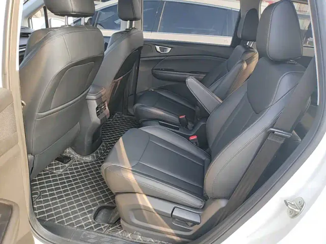 Wuling Jiachen — Фото автомобиля 16