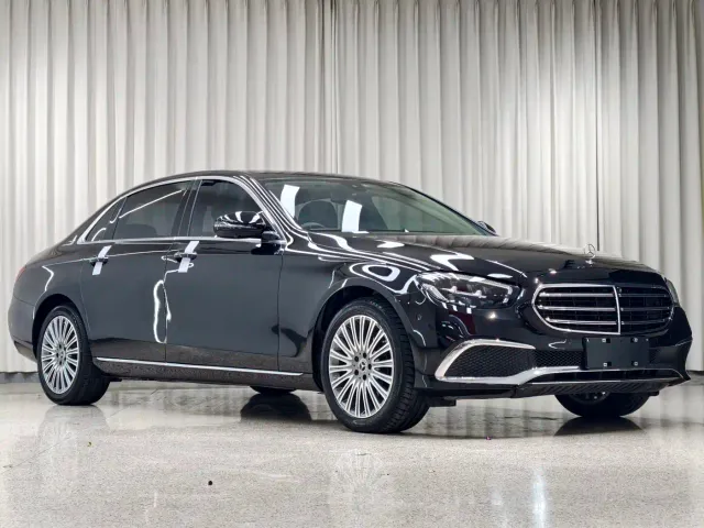 Mercedes-Benz E-Class — Фото автомобиля 3
