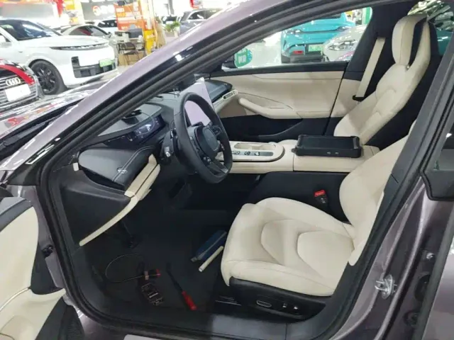 Xiaomi SU7 — Фото автомобиля 14