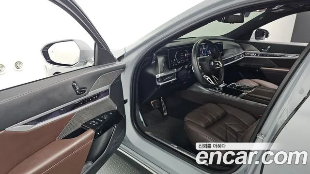 BMW 7-Series 7 серия (G70) 740i sDrive M Sport — Фото автомобиля 10