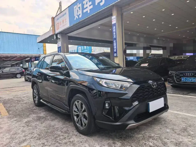 Toyota RAV4 — Фото автомобиля 3