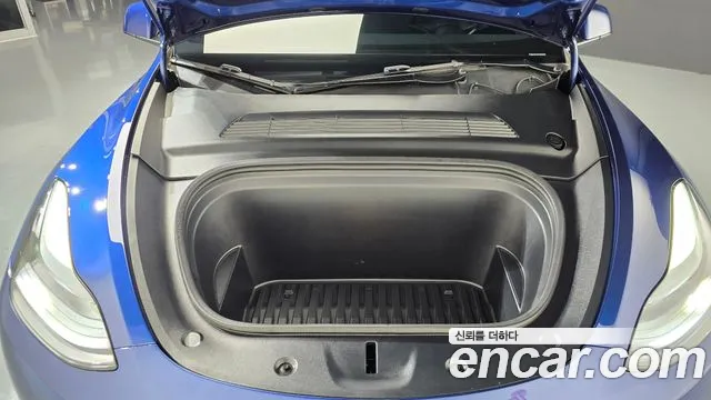 Tesla Model Y — Фото автомобиля 9