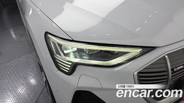 Audi e-tron — Фото автомобиля 19