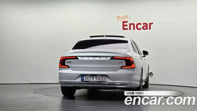 Volvo S90 — Фото автомобиля 4
