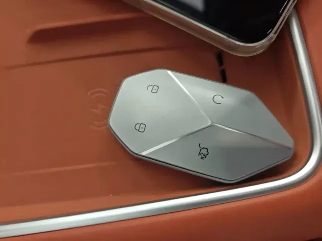 BYD FangChengBao Titanium 7 — Фото автомобиля 8