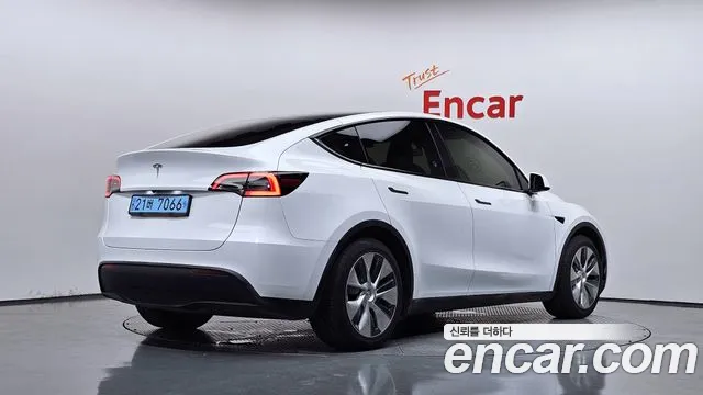 Tesla Model Y — Фото автомобиля 2