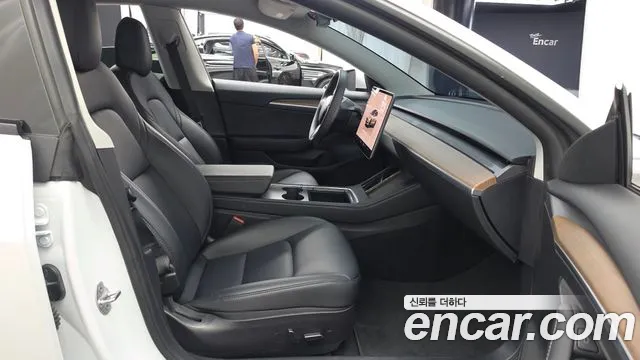 Tesla Model 3 — Фото автомобиля 12