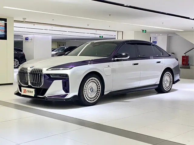 Фотография автомобиля — BMW i7
