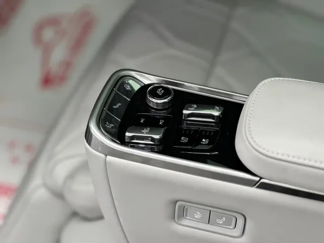 Volvo EM90 — Фото автомобиля 15