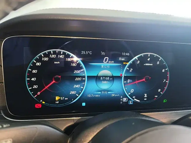 Mercedes-Benz E-Class — Фото автомобиля 11