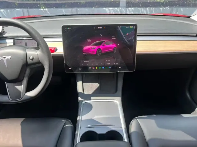 Tesla Model 3 — Фото автомобиля 11
