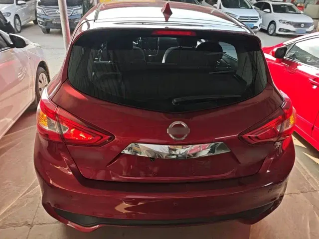 Nissan Tiida — Фото автомобиля 5