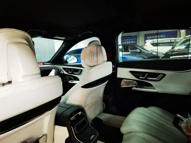 Mercedes-Benz E-Class — Фото автомобиля 8